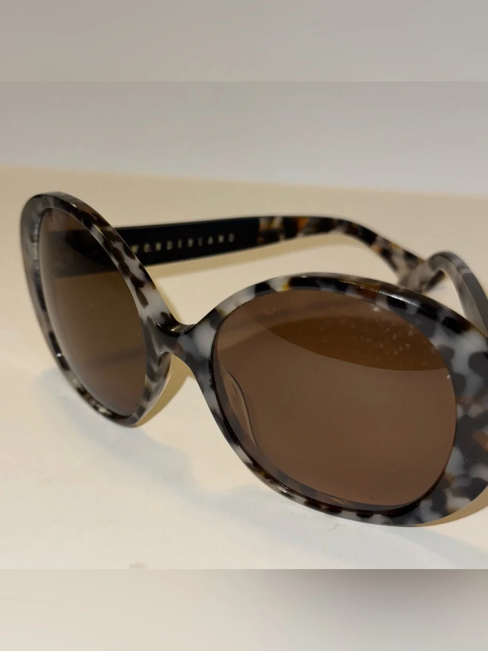 WONDERLAND gray brown